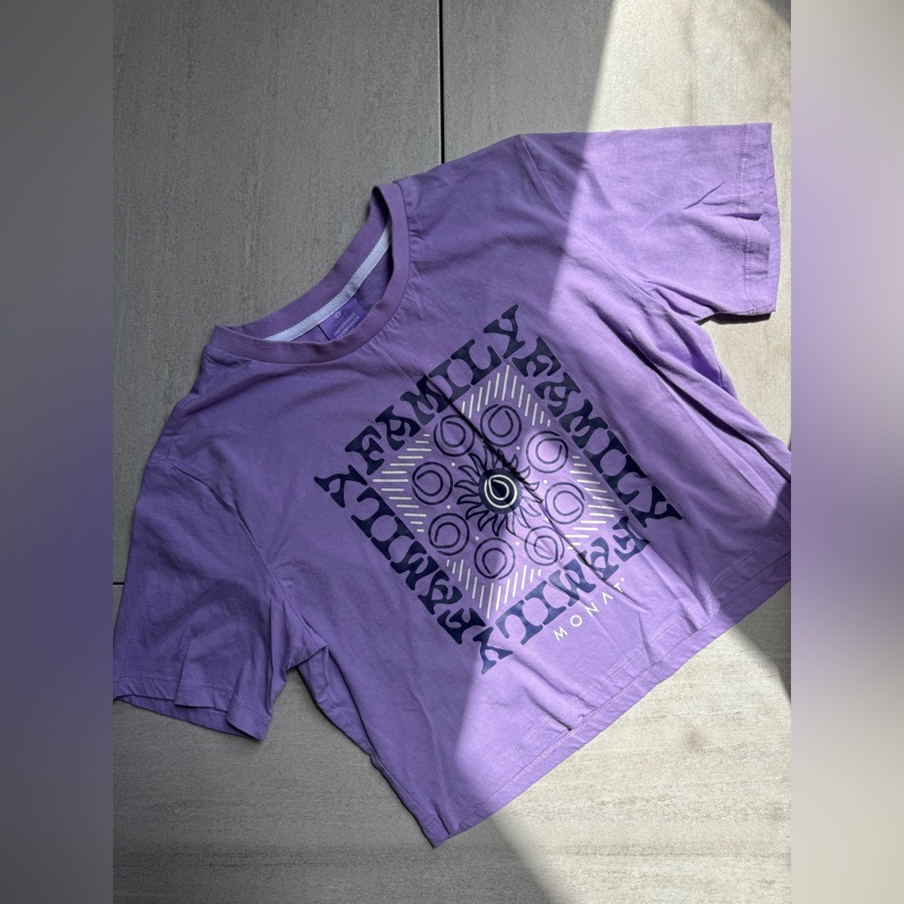 MONAT purple cropped tee